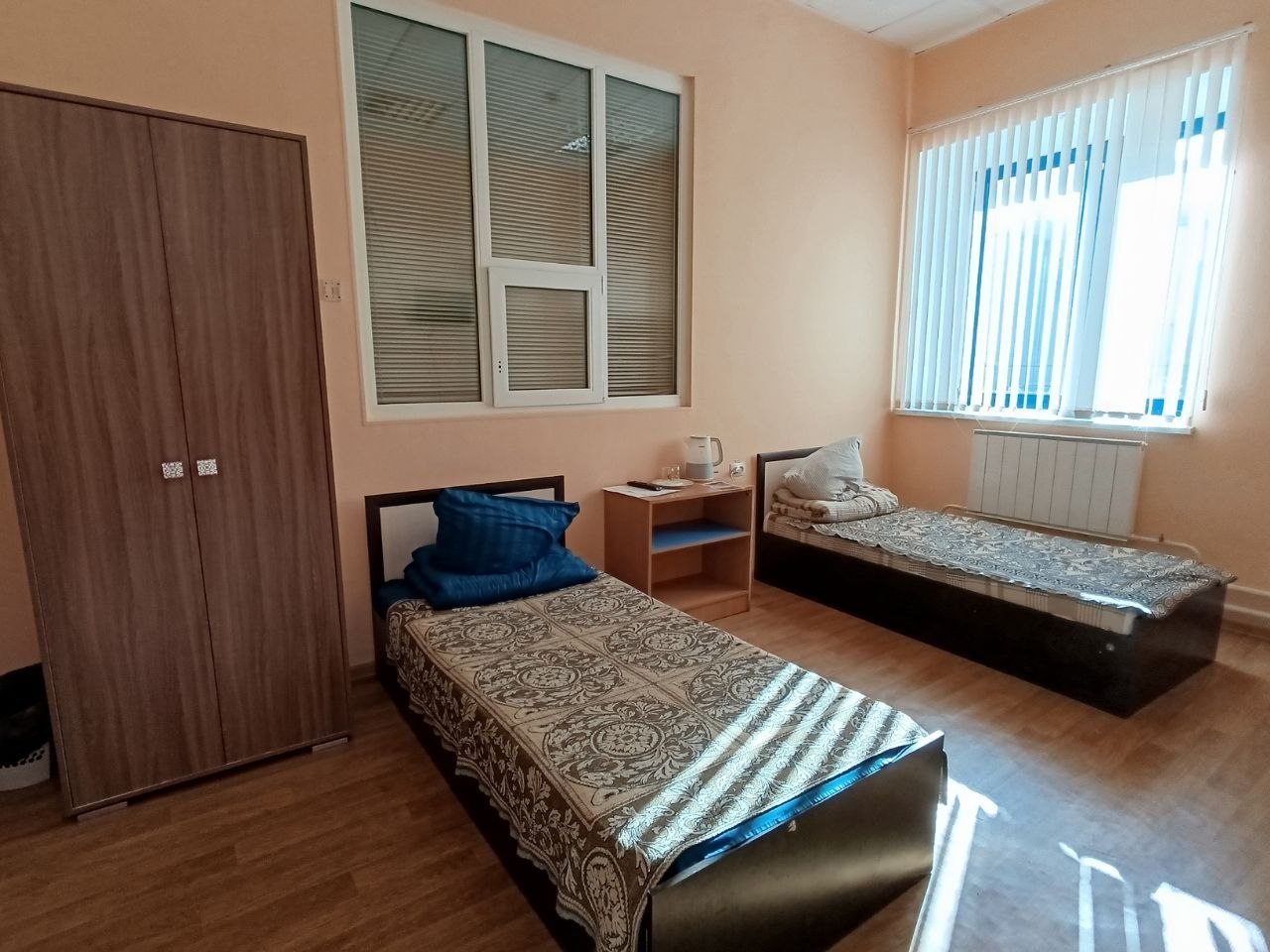 Трёхместный и более (Трехместный), Хостел 6-й микрорайон, 44