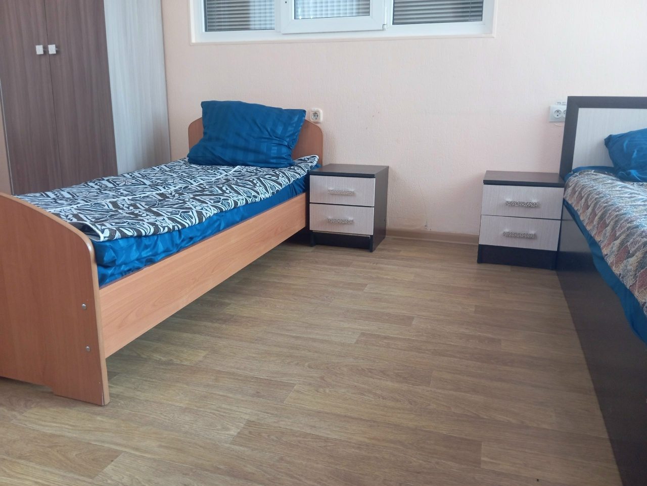 Трёхместный и более (Трехместный), Хостел 6-й микрорайон, 44