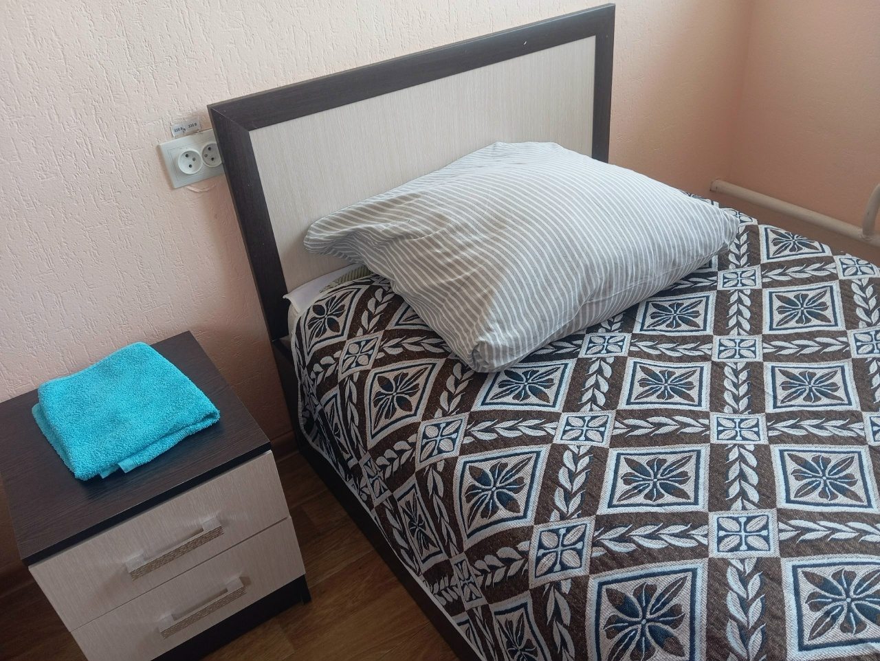 Трёхместный и более (Трехместный), Хостел 6-й микрорайон, 44