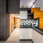 Четырехместный (Двухуровневые апартаменты для четверых около метро с личным закрытым двориком), Апартаменты Люкс в центре Москвы с закрытым патио