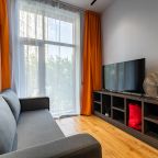 Четырехместный (Двухуровневые апартаменты для четверых около метро с личным закрытым двориком), Апартаменты Люкс в центре Москвы с закрытым патио