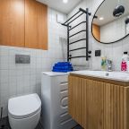 Четырехместный (Двухуровневые апартаменты для четверых около метро с личным закрытым двориком), Апартаменты Люкс в центре Москвы с закрытым патио