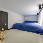 Четырехместный (Двухуровневые апартаменты для четверых около метро с личным закрытым двориком), Апартаменты Люкс в центре Москвы с закрытым патио