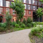 Четырехместный (Двухуровневые апартаменты для четверых около метро с личным закрытым двориком), Апартаменты Люкс в центре Москвы с закрытым патио