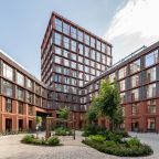 Четырехместный (Двухуровневые апартаменты для четверых около метро с личным закрытым двориком), Апартаменты Люкс в центре Москвы с закрытым патио