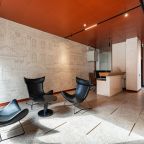 Четырехместный (Двухуровневые апартаменты для четверых около метро с личным закрытым двориком), Апартаменты Люкс в центре Москвы с закрытым патио