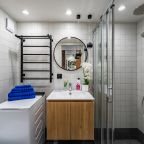 Четырехместный (Двухуровневые апартаменты для четверых около метро с личным закрытым двориком), Апартаменты Люкс в центре Москвы с закрытым патио