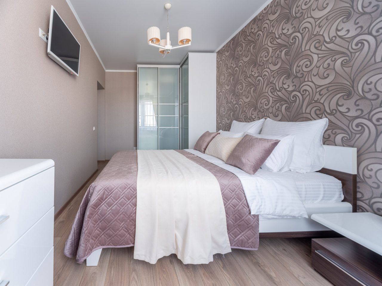 Трёхместный и более (Двухкомнатная квартира 60м2 в современном районе), Апартаменты Apart-deluxe Легенды моря на Аксакова 114