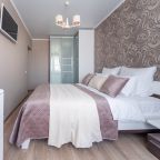 Трёхместный и более (Двухкомнатная квартира 60м2 в современном районе), Апартаменты Apart-deluxe Легенды моря на Аксакова 114