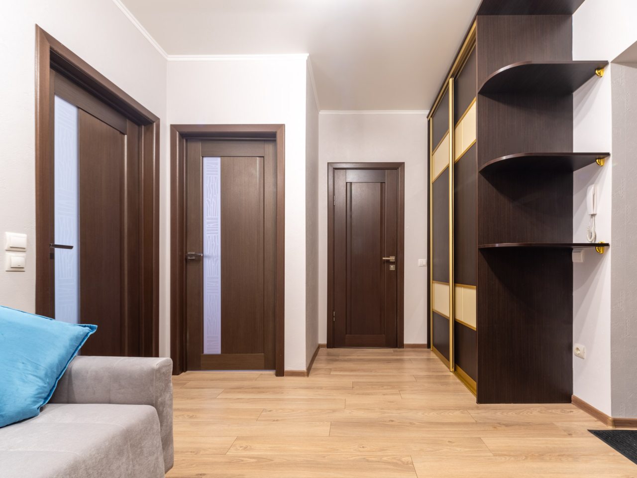 Трёхместный и более (Двухкомнатная квартира 60м2 в современном районе), Апартаменты Apart-deluxe Легенды моря на Аксакова 114