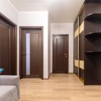 Трёхместный и более (Двухкомнатная квартира 60м2 в современном районе), Апартаменты Apart-deluxe Легенды моря на Аксакова 114