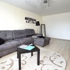 Гостиная. Диван. Общий вид номера.