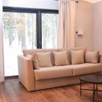 Дом (ОЗАРЕНИЕ), Лесной отель НЕШАЛАШИ