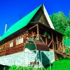 Апартаменты (Летний домик из кедра с баней), Гостевой двор Булавкиных