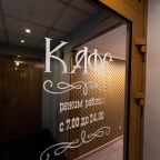 на территории отеля работает кафе