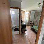 Четырехместный (Комфорт(№4) двухкомнатный с балконом), Гостевой дом Вишневка