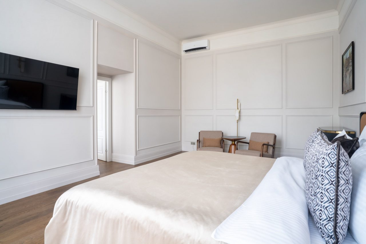 Трехместный (Посольский Люкс с балконом), Премиум Отель Пушкин