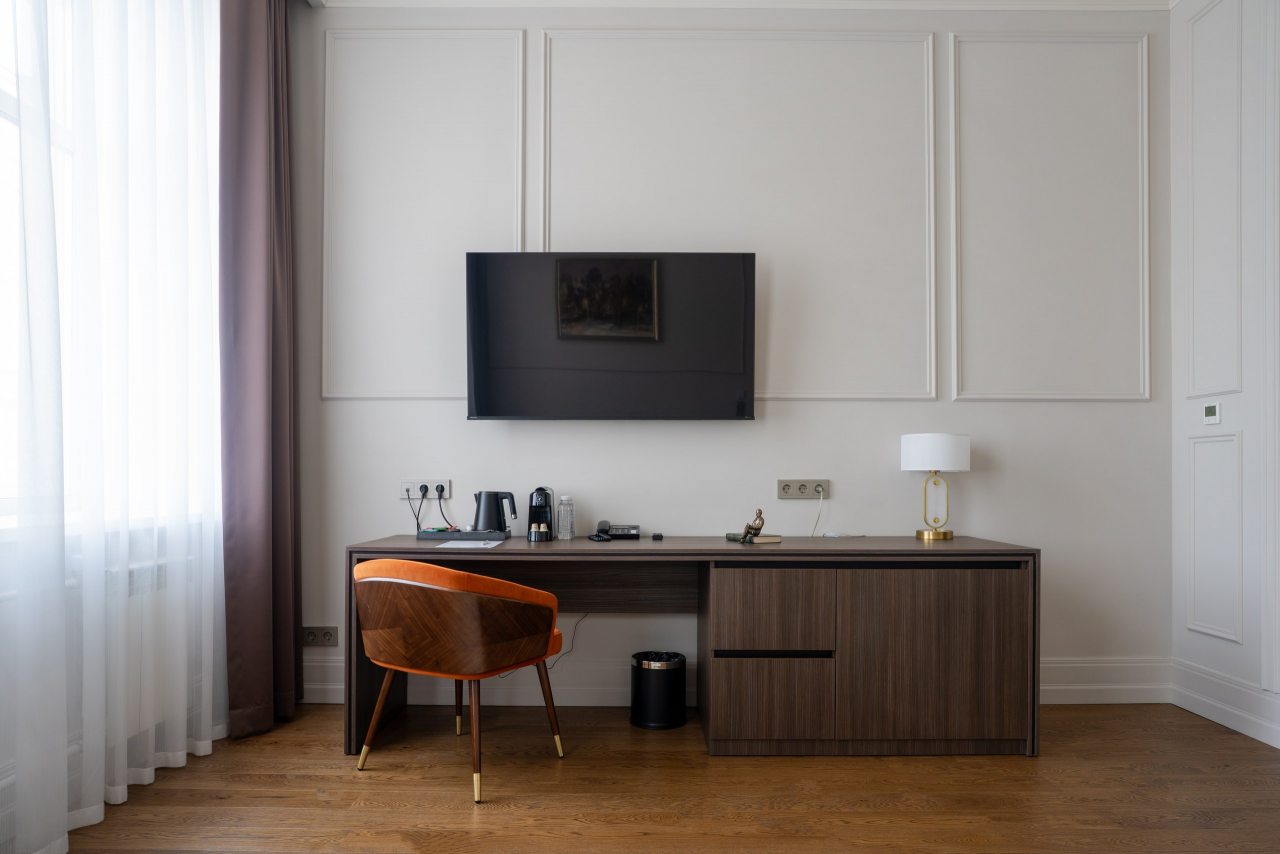 Трехместный (Посольский Люкс с балконом), Премиум Отель Пушкин