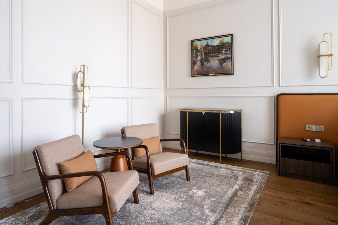 Трехместный (Посольский Люкс с балконом), Премиум Отель Пушкин