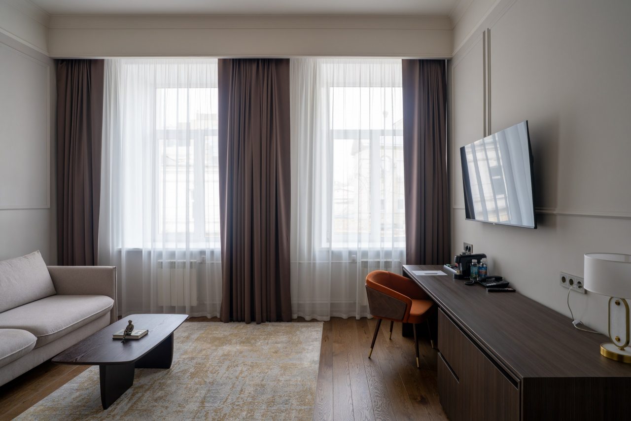 Трехместный (Посольский Люкс с балконом), Премиум Отель Пушкин