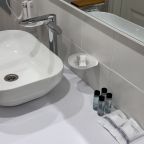 Апартаменты (На Невском проспекте с отдельной кухней-гостиной), Отель Mirum Hotel