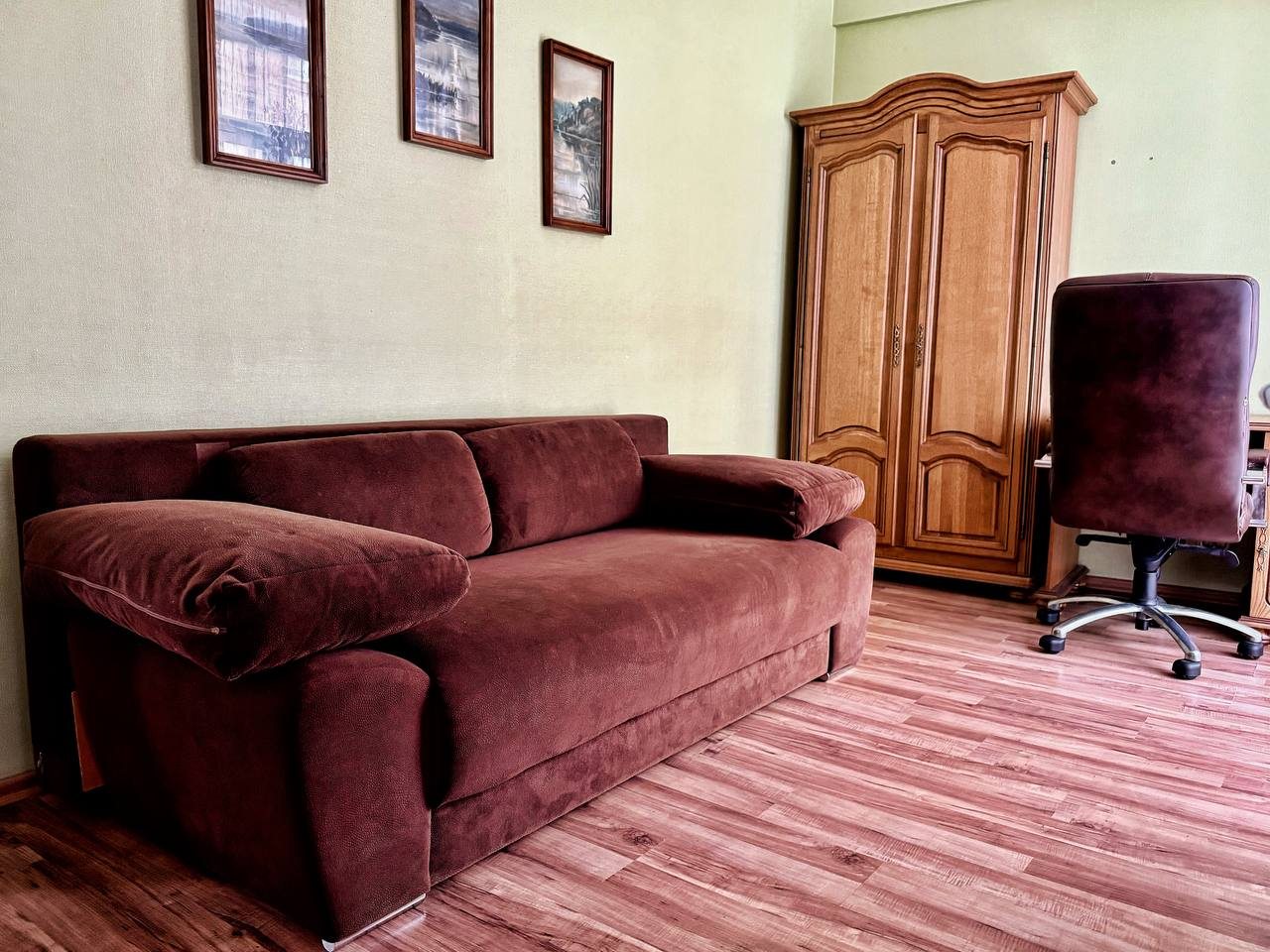 Вторяа спальня.