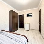 Трёхместный и более (Трехместный), Гостевой дом Уютный