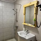 Номер (Комната в коттедже Снегурочка 2 кровати с балконом), Отель Медвежка в Карелии