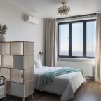 Трёхместный и более (Студия в 5-ти минутах от метро Свиблово и Ботанический сад), Апартаменты Happy People проезд Серебрякова 11к2
