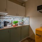 Кухня со всем необходимым, Апартаменты Comfort Life в Измайлово