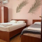 Трехместный (Трехместный эконом с балконом), Гостевой дом Море и Пальмы