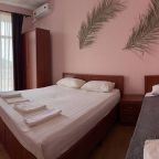 Трехместный (Трехместный эконом с балконом), Гостевой дом Море и Пальмы