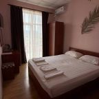 Трехместный (Трехместный эконом с балконом), Гостевой дом Море и Пальмы