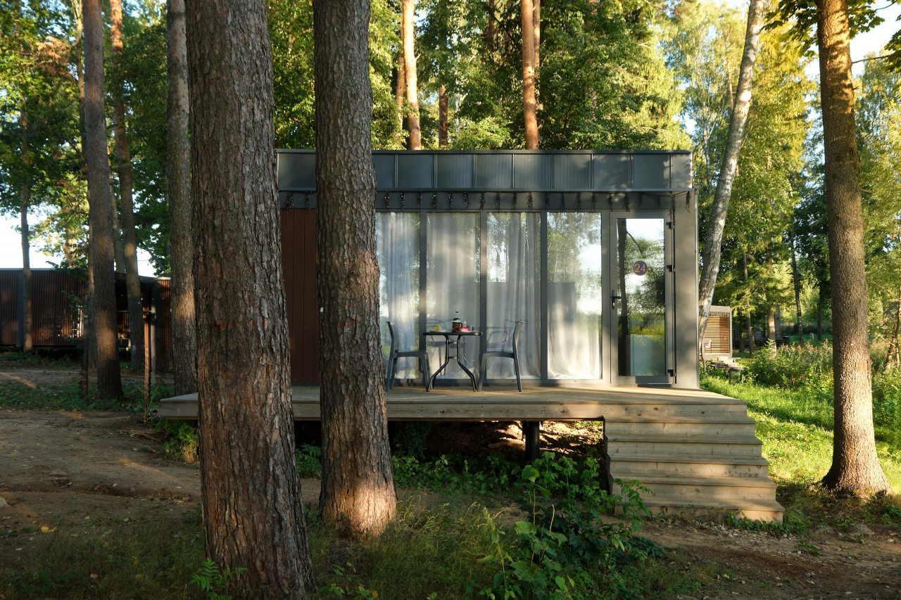 Четырехместный (Дом Папоротника), Загородный дом Мэджик Клаб