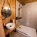 Дом (Лодж у озера с купелью), Глэмпинг Лембо