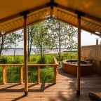 Дом (Лодж у озера с купелью), Глэмпинг Лембо