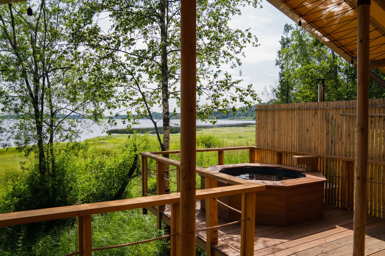 Дом (Лодж у озера с купелью), Глэмпинг Лембо