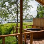 Дом (Лодж у озера с купелью), Глэмпинг Лембо