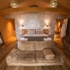 Дом (Лембо вилла у озера с купелью), Глэмпинг Лембо