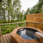 Дом (Лембо вилла у озера с купелью), Глэмпинг Лембо