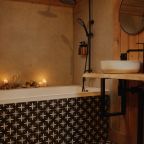 Дом (Лодж Лембо с ванной), Глэмпинг Лембо