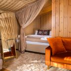 Дом (Лодж лесной с террасой и огромными панорамными окнами), Глэмпинг Лембо