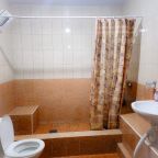 Трёхместный и более (Трёхместный семейный с угловым балконом), Гостевой дом У Друзей