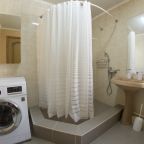 Апартаменты (Апартаменты на 6-8 чел с кухней- гостинной), Гостевой дом Елена