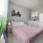 Двуспальная кровать с ортопедическим матрасом.