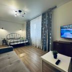 Спальня с диваном-кроватью и двуспальной кроватью