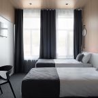 Студия с кухней с двумя односпальными кроватями