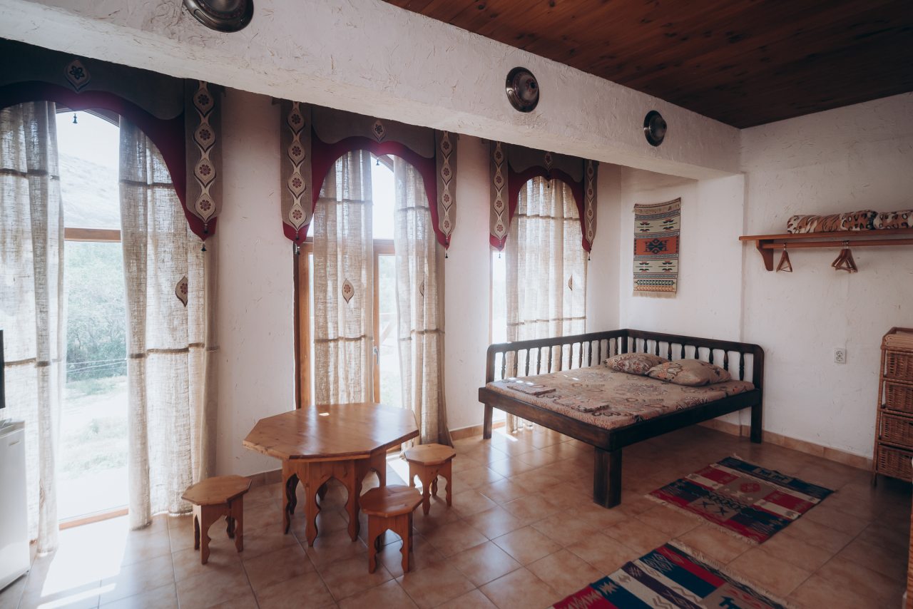 Полулюкс (Полулюкс пятиместный (витражные окна)), Гостиница СЕРВЕТ