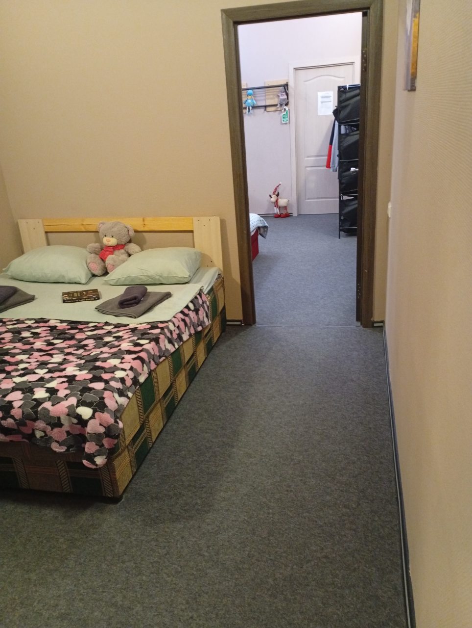 Двухкомнатный номер с двумя двуспальными кроватями