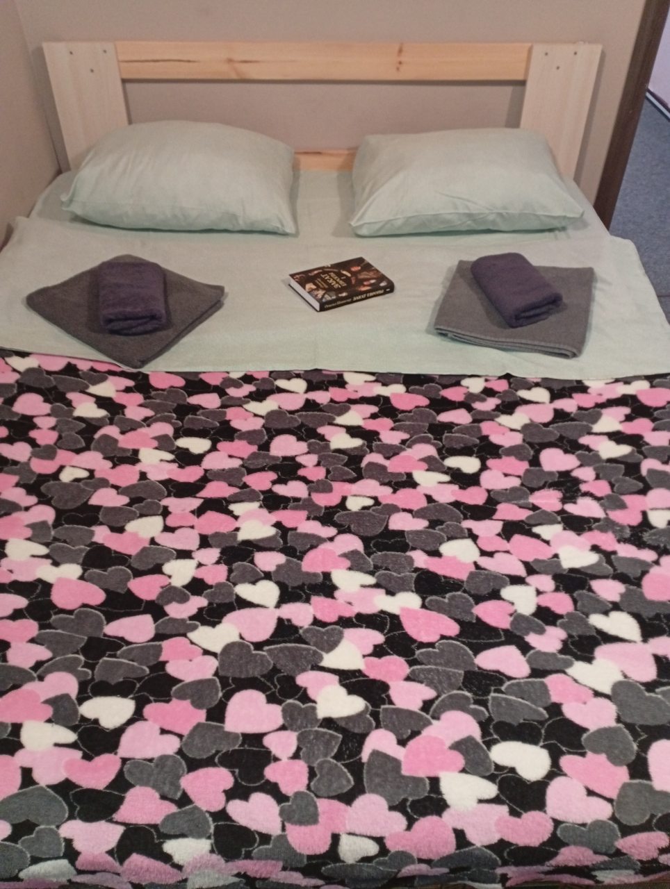 Двухкомнатный номер с двумя двуспальными кроватями